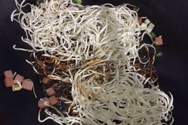 酱油炒面的做法图解5
