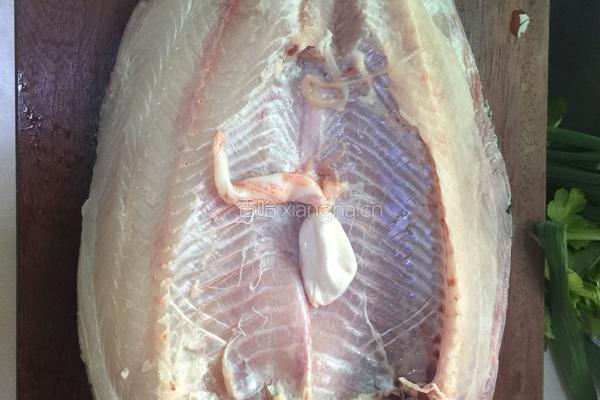 烤箱烤鱼的做法图解1