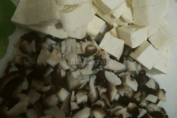 香菇豆腐汤的做法图解1