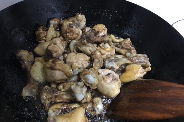 榛蘑冬笋炖三黄鸡的做法图解8