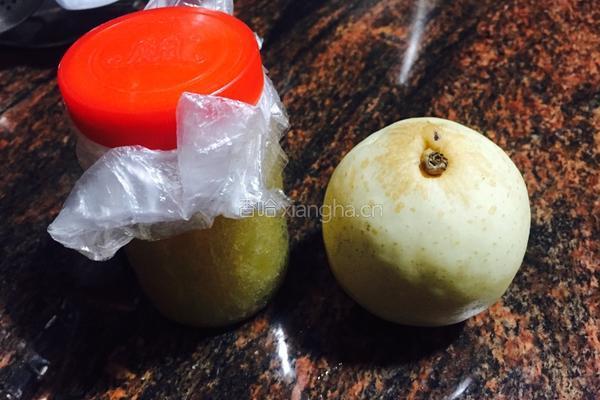 雪梨炖蜜糖的做法图解1