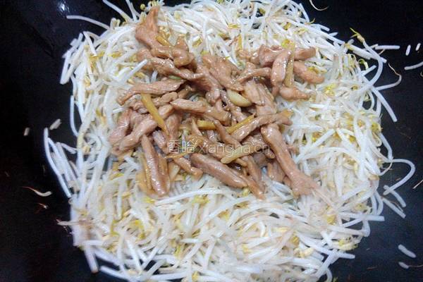 瘦肉炒豆芽的做法图解7