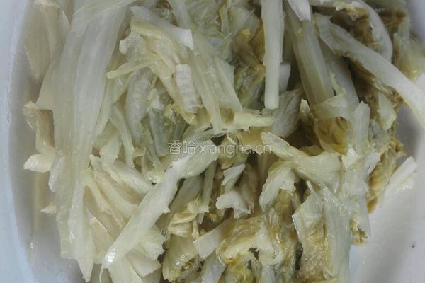 酸菜炒肉的做法图解3