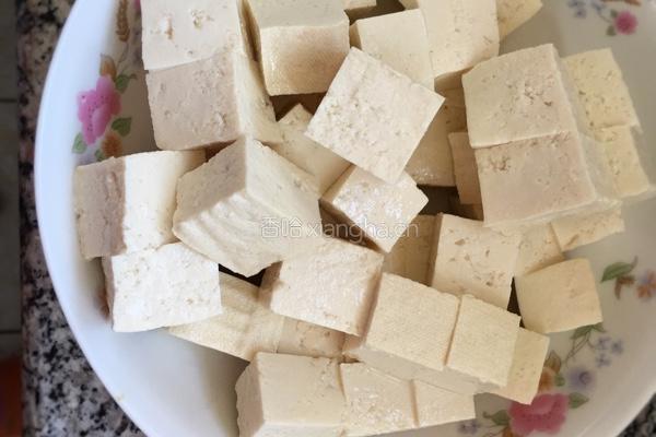 黑胡椒豆腐的做法图解1