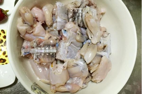 香辣红油牛蛙的做法图解2