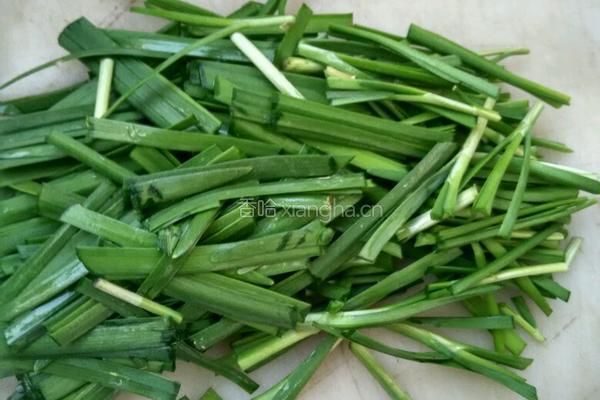 韭菜炒豆腐的做法图解2
