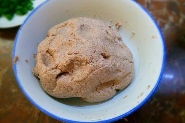 高粱面煮饼饭的做法图解3