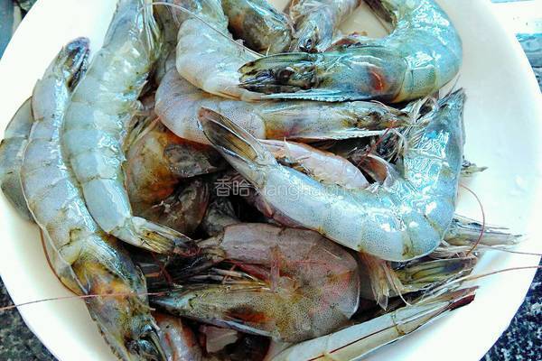 油爆河虾的做法图解1