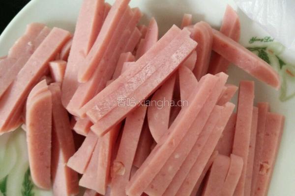 洋葱炒火腿的做法图解2