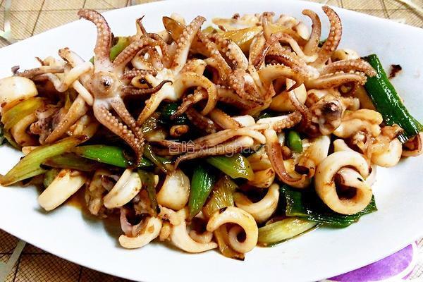 蒜苔炒鱿鱼的做法图解6