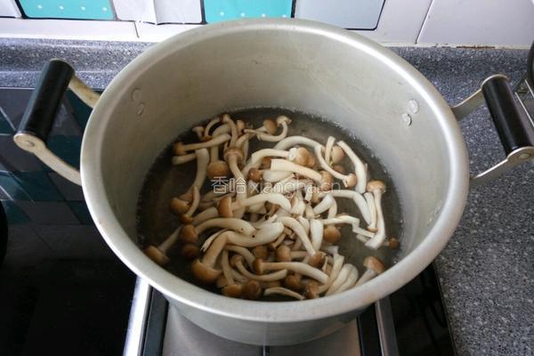 靓汤蟹味菇的做法图解3