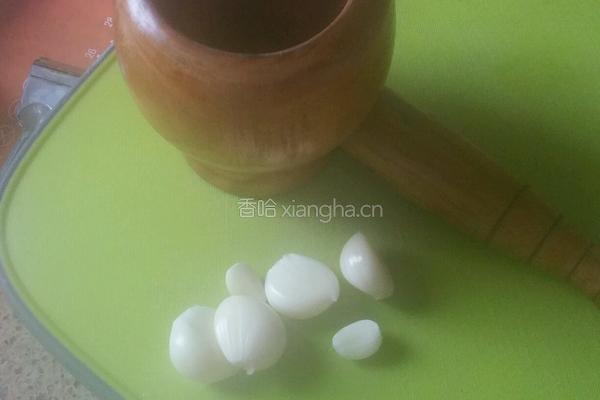 秘制蒜泥蘸汁的做法图解1