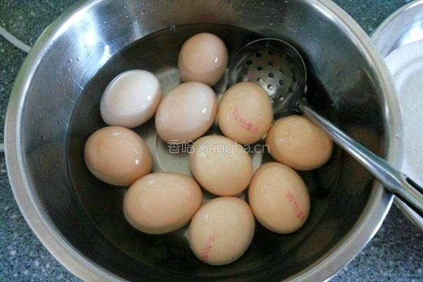 腌制咸鸡蛋的做法图解3