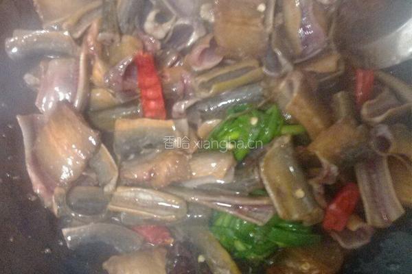 腊肉烧鳝鱼的做法图解4