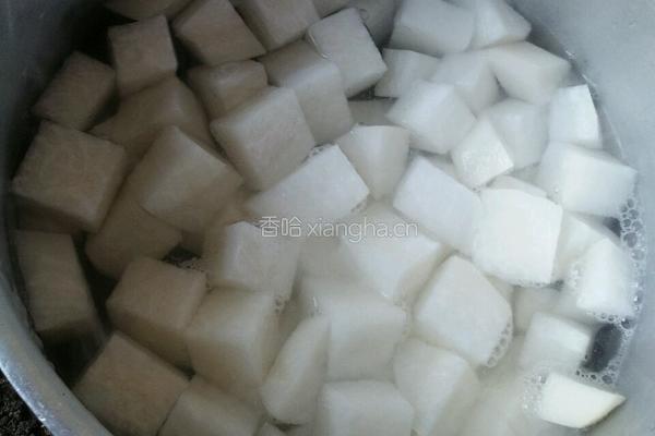 肉圆白萝卜汤的做法图解2