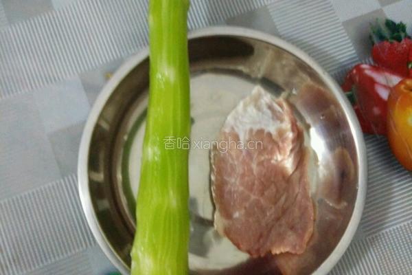 肉片炒莴笋的做法图解1