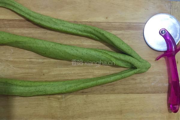 春意盎然的菠菜面包的做法图解7