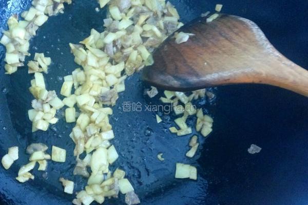 腊肠香菇糯米饭的做法图解3