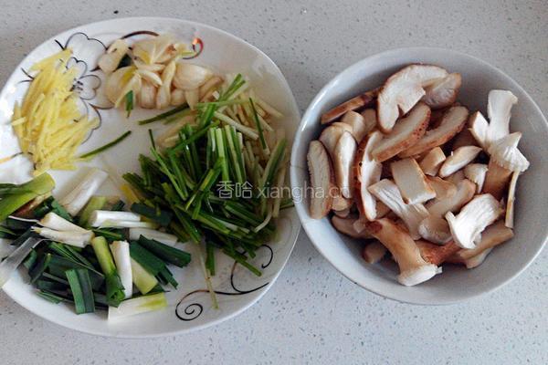 香菇香葱烧武昌鱼的做法图解3