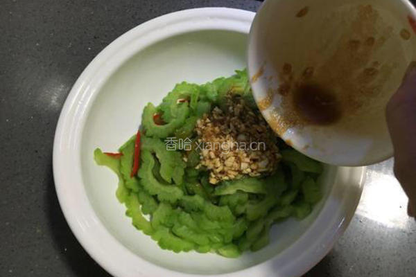 凉拌苦瓜的做法图解8