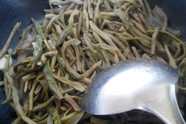 豆角丝炖肉的做法图解5