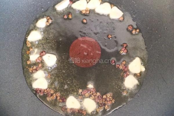 爆炒手撕杏鲍菇的做法图解3