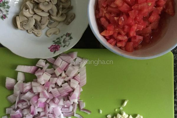 番茄蘑菇意面的做法图解1