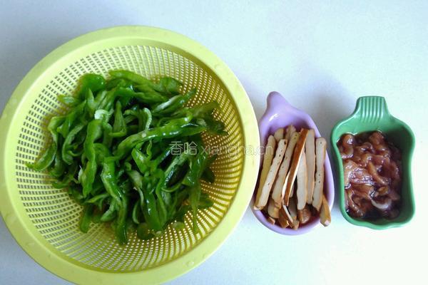 青椒香干炒肉丝的做法图解2