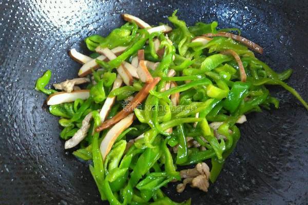 青椒香干炒肉丝的做法图解6