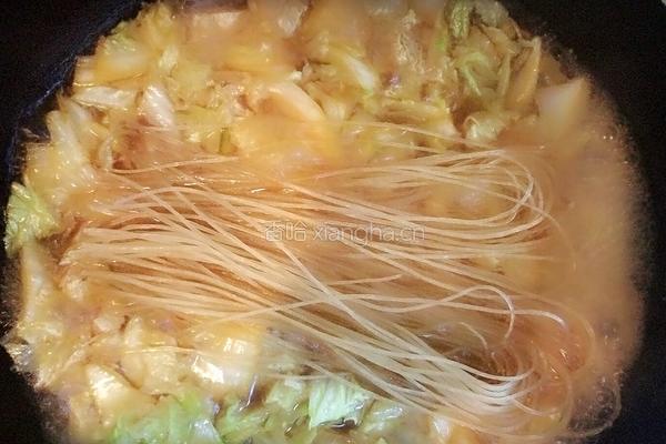 白菜冻豆腐炖粉条的做法图解4