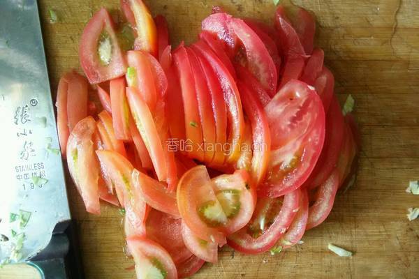 包菜炒鸡蛋西红柿的做法图解2