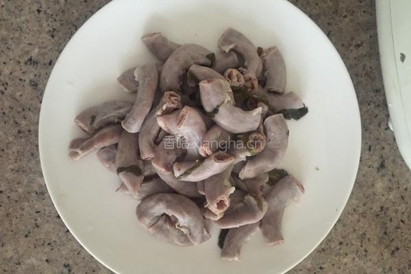 粉肠酸菜煲的做法图解5