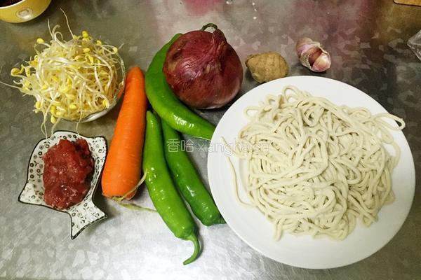 新疆拉条子炒面的做法图解1