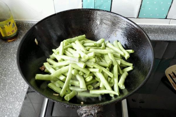 干煸豆角的做法图解4
