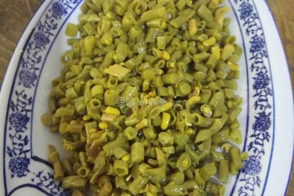 香辣肉末酸豆角的做法图解1