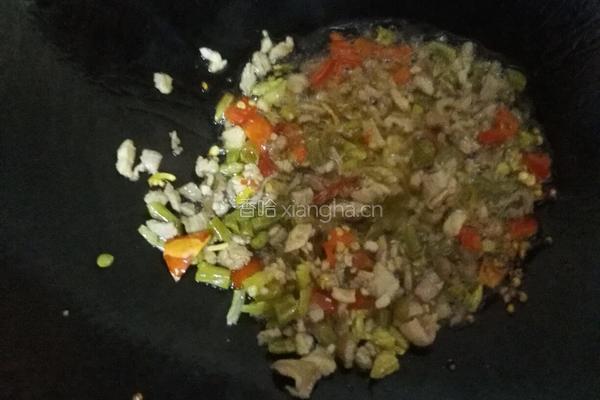 香辣肉末酸豆角的做法图解5