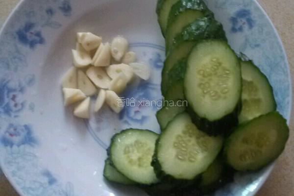 蒜蓉白菜炝黄瓜的做法图解4