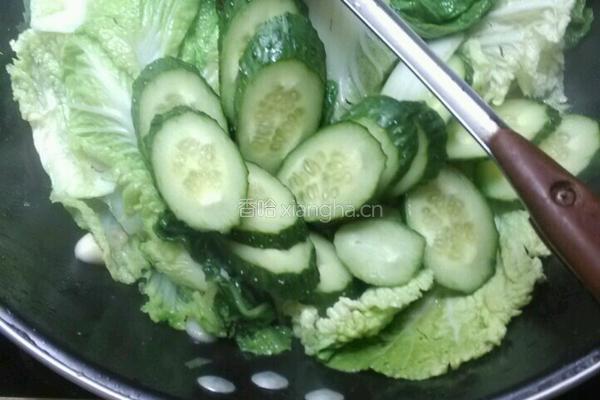 蒜蓉白菜炝黄瓜的做法图解6
