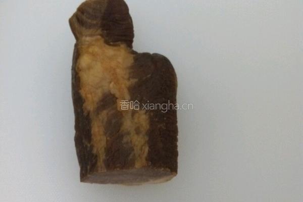韭菜花炒烟熏肉的做法图解2