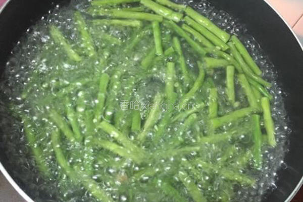 橄榄菜肉碎炒豆角的做法图解3