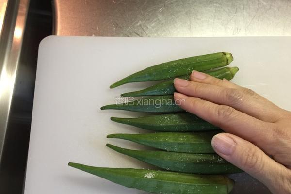 秋葵缀豆腐的做法图解2