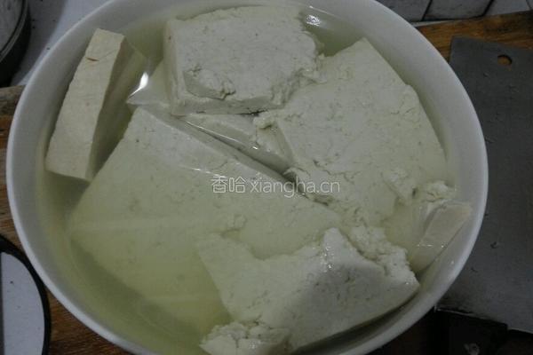 西红柿炖豆腐的做法图解2