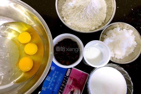 酸奶蔓越莓麦芬蛋糕的做法图解1