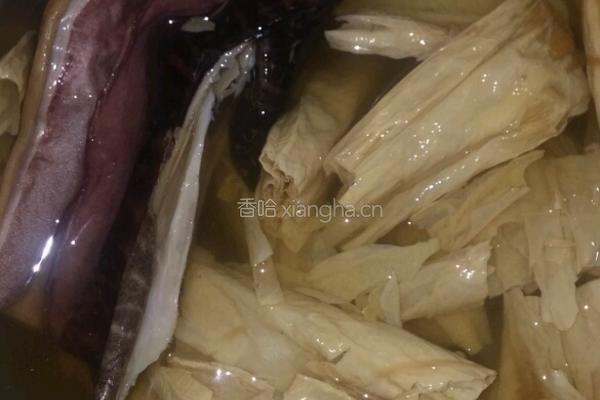 墨鱼干茨菇汤的做法图解3