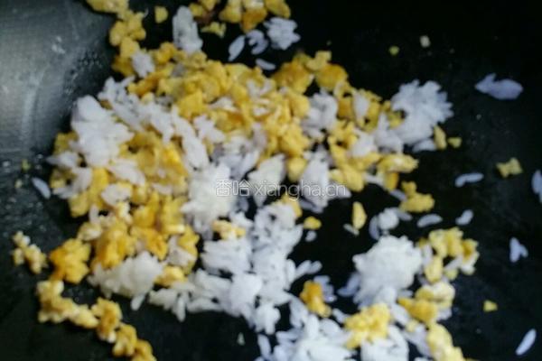 虾仁番茄蛋炒米饭的做法图解4