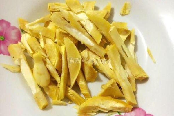 合菜(胡萝卜、春笋、红薯粉)的做法图解2