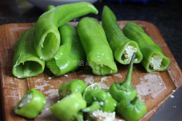 虎皮青椒的做法图解1