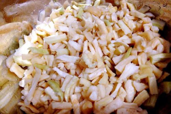 萝卜干炒青豆的做法图解1