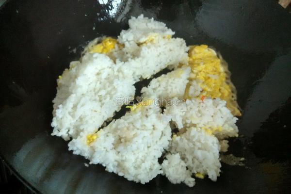 胡萝卜蛋炒饭的做法图解4