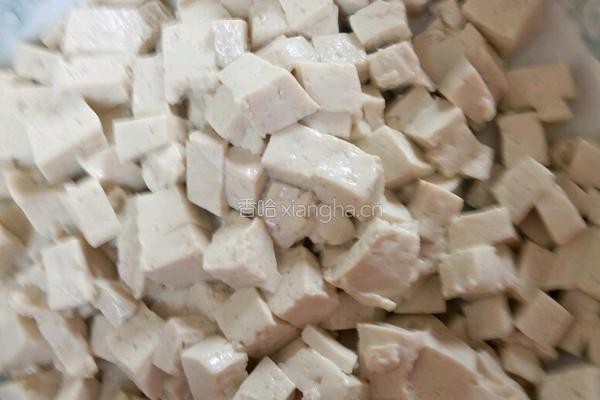 香椿芽拌豆腐的做法图解3